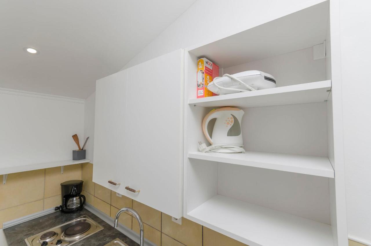 Apartments And Rooms On The Beach Vodice Bagian luar foto